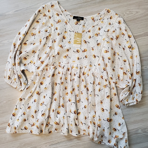 Suzanne Betro Tops - Suzanne Betro Peasant Floral Top